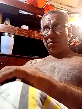 Snapshot of Pcsammy73 chatting on 10.22.25 Pcsammy73 online show from 10.22.25