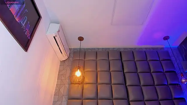 megan woll online show from 03.08.25