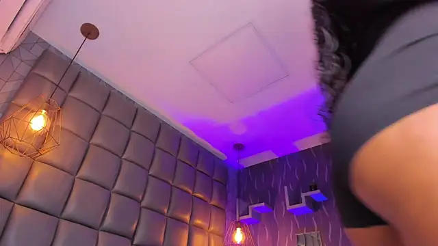 megan woll online show from 09.22.25