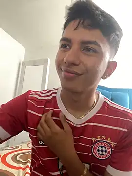 Leonarrrd 01 online show from 12.17.24