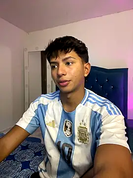 Leonarrrd 01 online show from 10.08.25