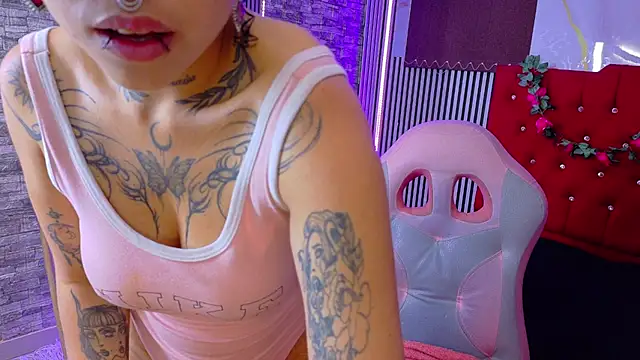 Snapshot of miahernadez303av chatting on 04.16.26 miahernadez303av online show from 04.16.26