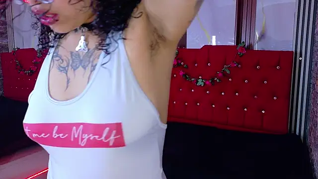 Snapshot of miahernadez303av chatting on 04.25.26 miahernadez303av online show from 04.25.26