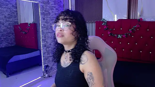 Snapshot of miahernadez303av chatting on 04.25.26 miahernadez303av online show from 04.25.26