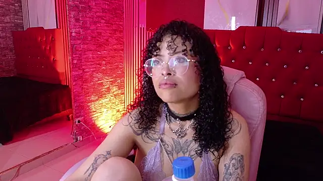 miahernadez303av online show from 08.10.26