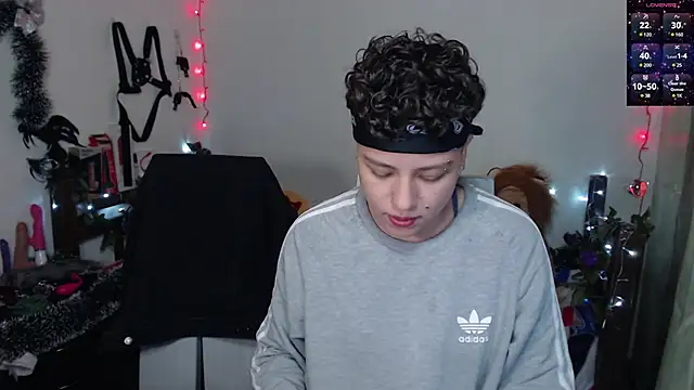 Snapshot of Antonella_Cruz02 chatting on 12.15.24 Antonella Cruz02 online show from 12.15.24