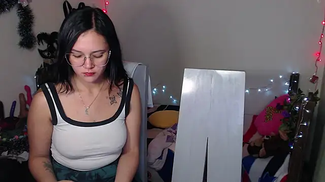 Snapshot of Antonella_Cruz02 chatting on 12.19.24 Antonella Cruz02 online show from 12.19.24