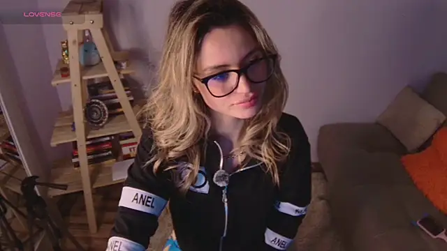 Lucy Princes online show from 02.11.25