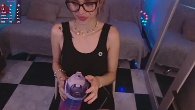 Snapshot of Lucy_Princes chatting on 05.25.26 Lucy Princes online show from 05.25.26