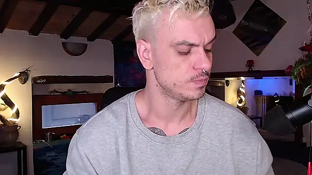 Snapshot of cek_186 chatting on 02.19.25 cek 186 online show from 02.19.25