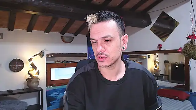 Snapshot of cek_186 chatting on 02.20.25 cek 186 online show from 02.20.25