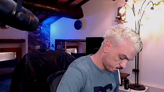 Snapshot of cek_186 chatting on 10.10.25 cek 186 online show from 10.10.25