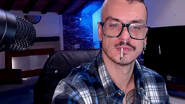 Snapshot of cek_186 chatting on 10.15.25 cek 186 online show from 10.15.25