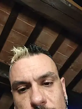 Snapshot of cek_186 chatting on 10.24.25 cek 186 online show from 10.24.25