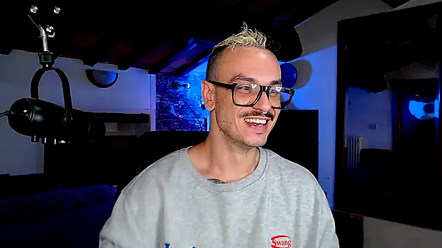 Snapshot of cek_186 chatting on 10.27.25 cek 186 online show from 10.27.25