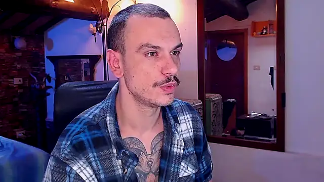 Snapshot of cek_186 chatting on 11.15.25 cek 186 online show from 11.15.25