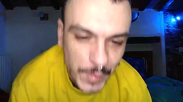 Snapshot of cek_186 chatting on 12.17.25 cek 186 online show from 12.17.25