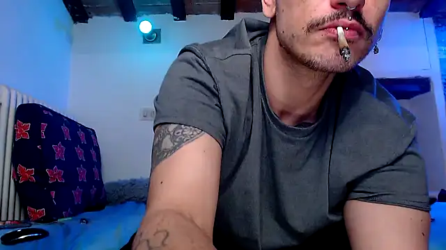 Snapshot of cek_186 chatting on 12.20.25 cek 186 online show from 12.20.25