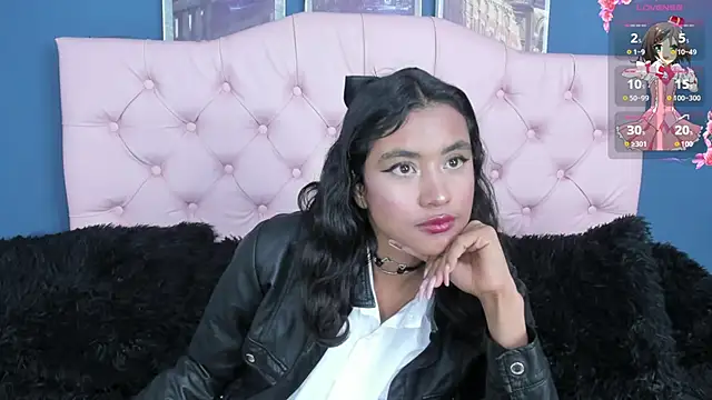 Snapshot of Applehot_LRR chatting on 03.11.25 Applehot LRR online show from 03.11.25