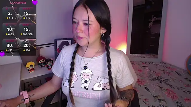 Snapshot of Lexie_Thompson10 chatting on 11.21.25 Lexie Thompson10 online show from 11.21.25