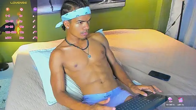 Snapshot of bigxx0 chatting on 01.11.25 bigxx0 online show from 01.11.25