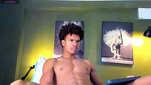 Snapshot of bigxx0 chatting on 03.06.25 bigxx0 online show from 03.06.25