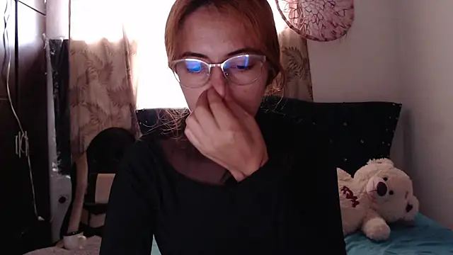 Snapshot of Kate_lorens9 chatting on 10.18.25 Kate lorens9 online show from 10.18.25