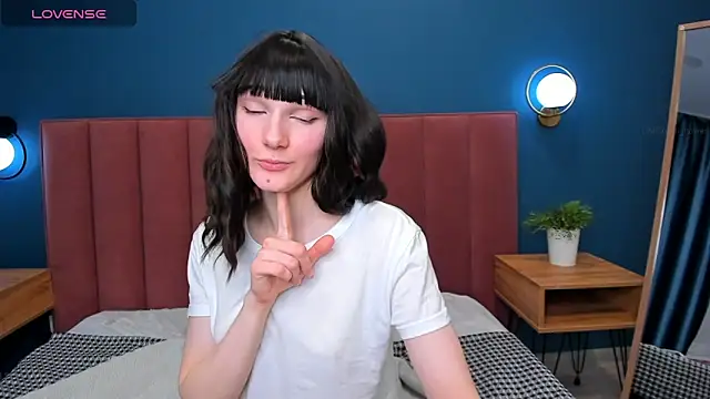 Lili flowerr online show from 03.12.25