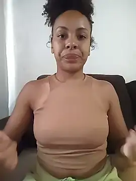 Snapshot of Julia_Pretinha chatting on 12.19.25 Julia Pretinha online show from 12.19.25