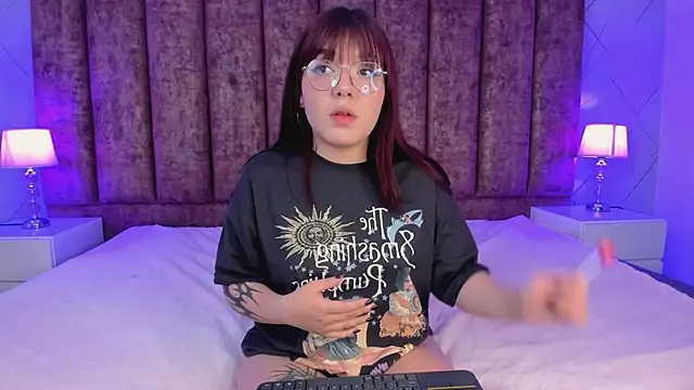 Fluffy Bubble21 online show from 02.21.25