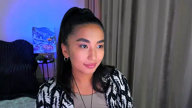 Snapshot of worldofkim chatting on 02.04.25 worldofkim online show from 02.04.25