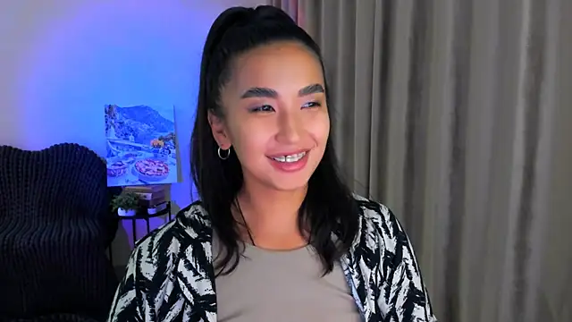 Snapshot of worldofkim chatting on 02.05.25 worldofkim online show from 02.05.25