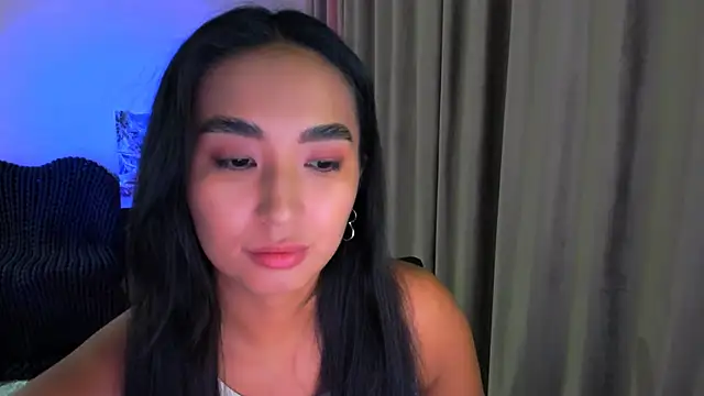 Snapshot of worldofkim chatting on 02.10.25 worldofkim online show from 02.10.25