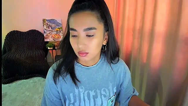 Snapshot of worldofkim chatting on 02.17.25 worldofkim online show from 02.17.25