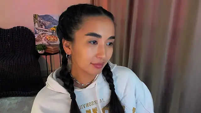 Snapshot of worldofkim chatting on 03.19.25 worldofkim online show from 03.19.25