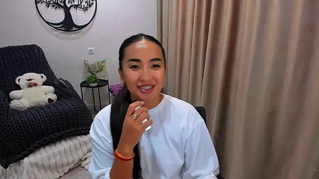 Snapshot of worldofkim chatting on 10.09.25 worldofkim online show from 10.09.25