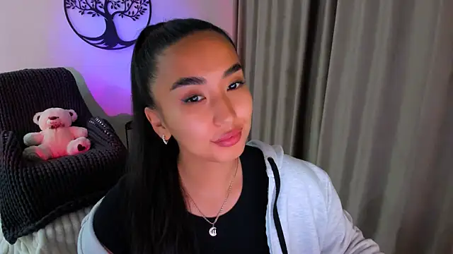 Snapshot of worldofkim chatting on 10.15.25 worldofkim online show from 10.15.25