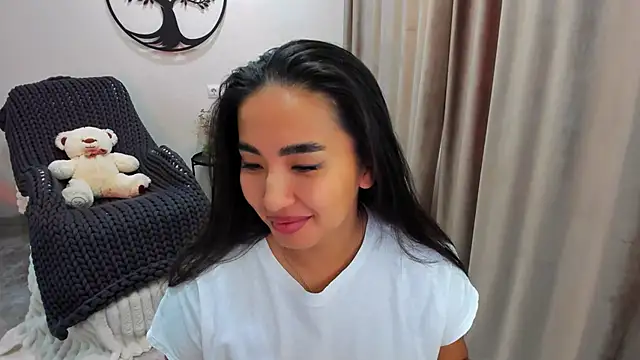 Snapshot of worldofkim chatting on 10.22.25 worldofkim online show from 10.22.25