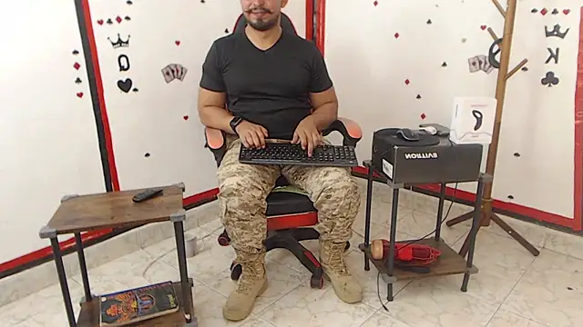 Snapshot of KalethBigDick chatting on 02.05.25 KalethBigDick online show from 02.05.25