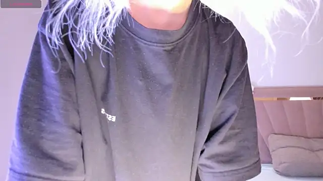 Snapshot of heemia chatting on 12.08.24 heemia online show from 12.08.24