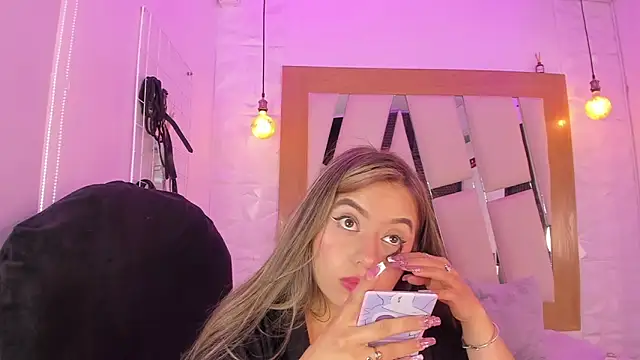 Snapshot of ary_cooper_ chatting on 02.14.25 ary cooper online show from 02.14.25