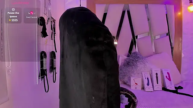 Snapshot of ary_cooper_ chatting on 03.04.25 ary cooper online show from 03.04.25