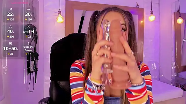 Snapshot of ary_cooper_ chatting on 03.07.25 ary cooper online show from 03.07.25