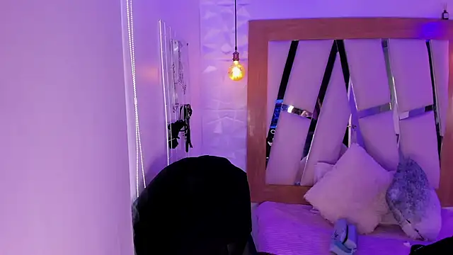 Snapshot of ary_cooper_ chatting on 03.20.25 ary cooper online show from 03.20.25