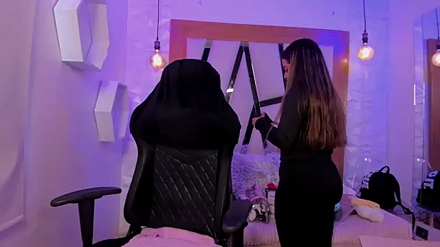 Snapshot of ary_cooper_ chatting on 09.24.25 ary cooper online show from 09.24.25