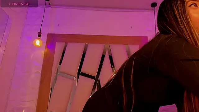 Snapshot of ary_cooper_ chatting on 10.10.25 ary cooper online show from 10.10.25