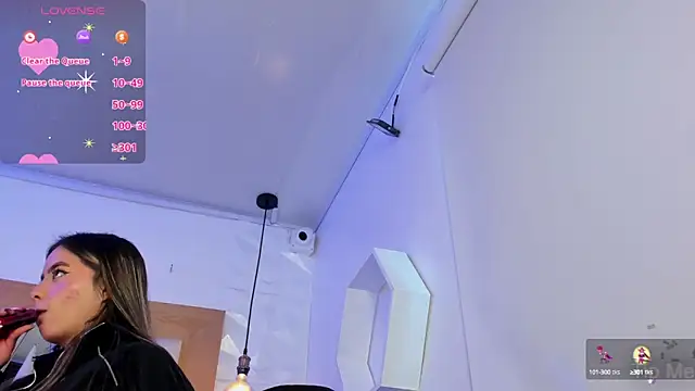 Snapshot of ary_cooper_ chatting on 10.11.25 ary cooper online show from 10.11.25