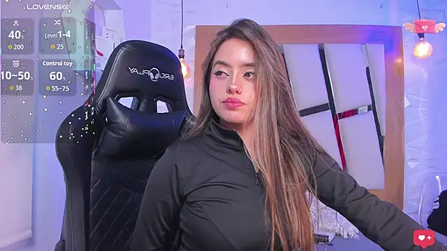 Snapshot of ary_cooper_ chatting on 10.24.25 ary cooper online show from 10.24.25