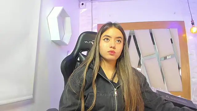 Snapshot of ary_cooper_ chatting on 10.25.25 ary cooper online show from 10.25.25