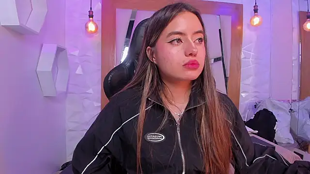 Snapshot of ary_cooper_ chatting on 10.27.25 ary cooper online show from 10.27.25